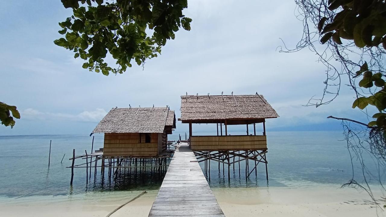Erens Guest House Waisai Exterior photo